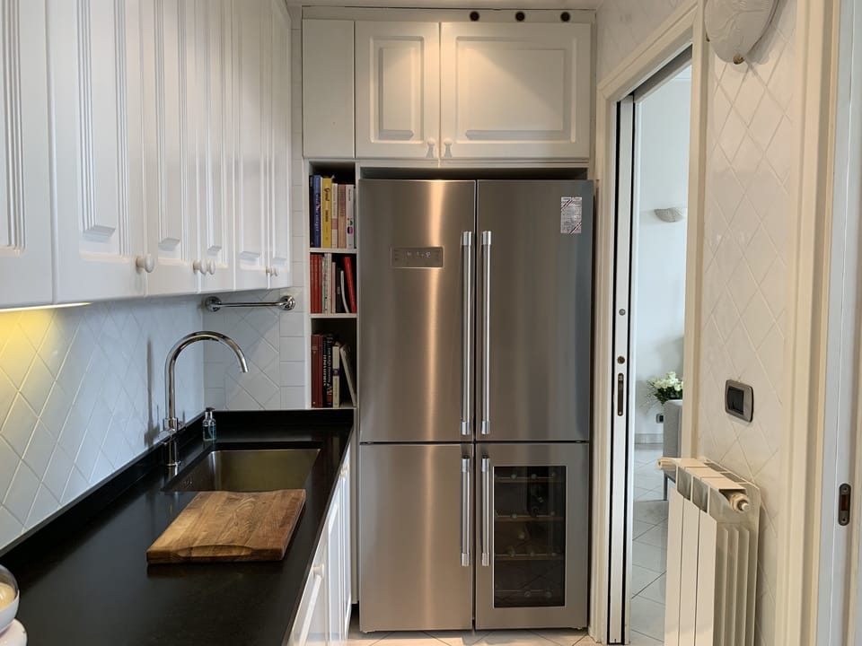 Fully fitted modern kitched
