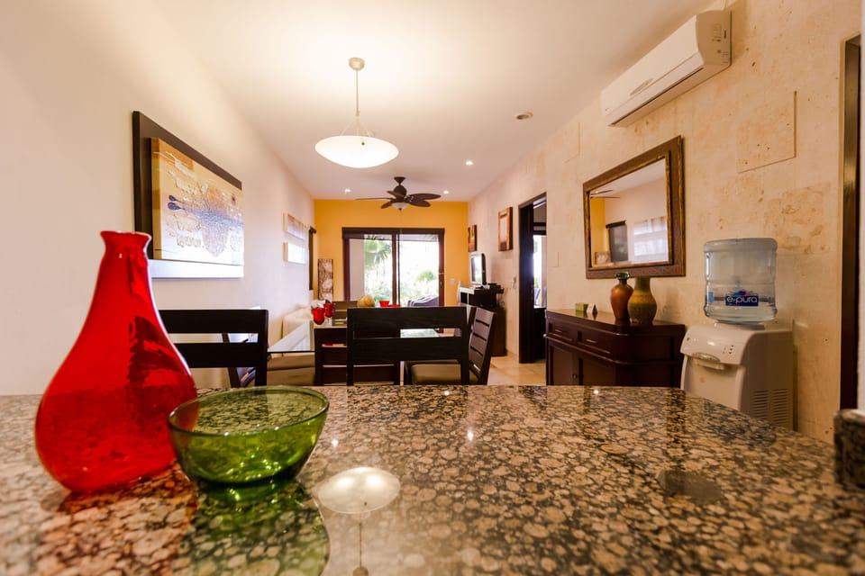 Deluxe Apartment | Private kitchen | Full-size fridge, microwave, oven, stovetop