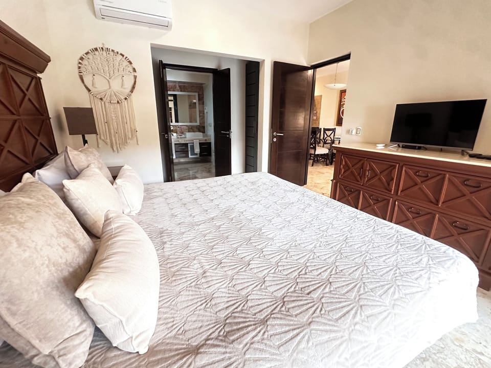 Bright ocean view 2 bedrooms condo second floor at EL FARO by DPM Apartment in Playa del Carmen