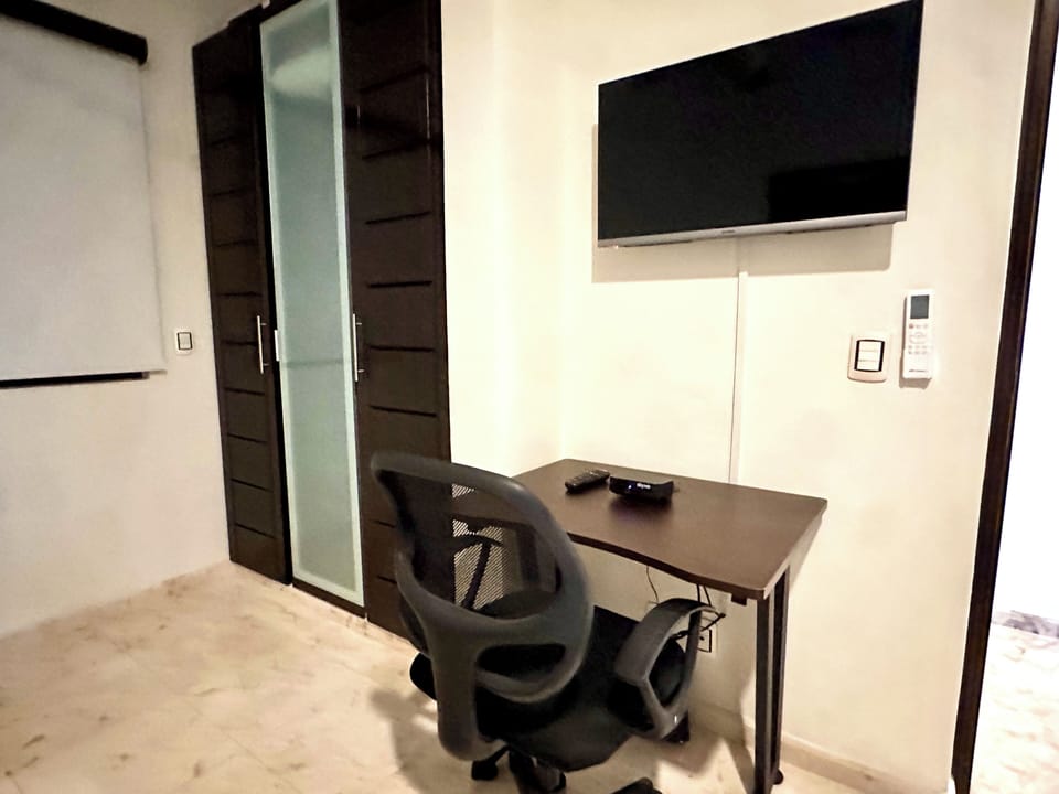 Deluxe Apartment | Room amenity