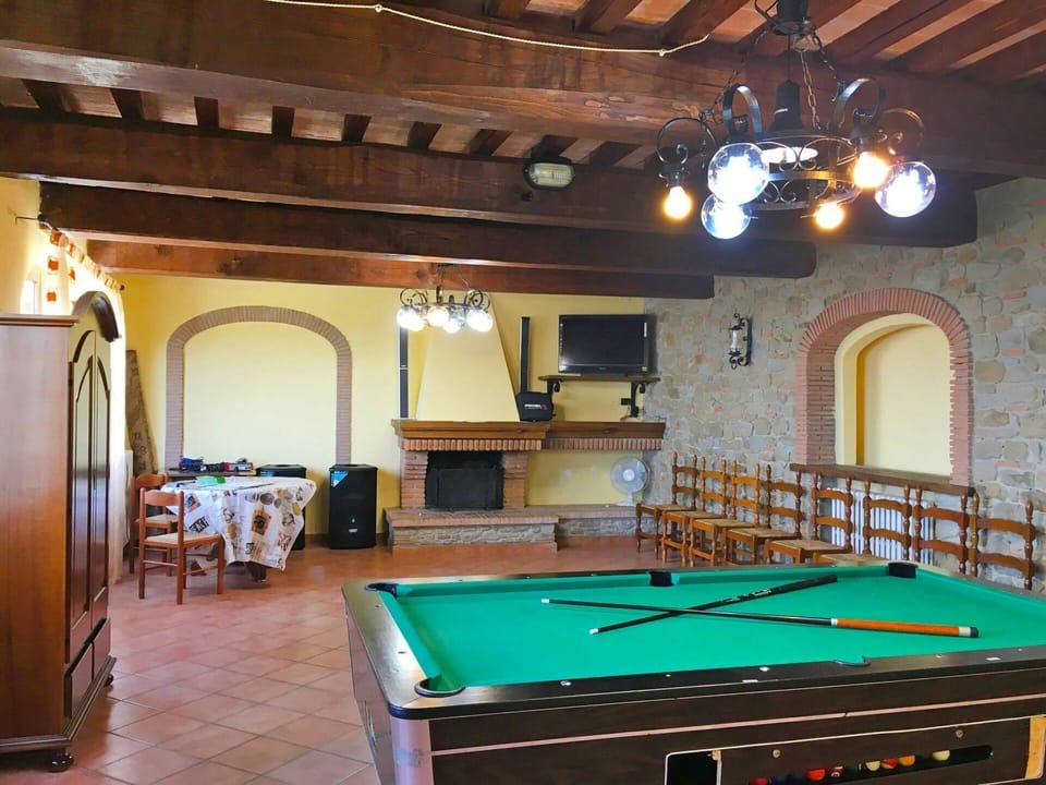 Table, Furniture, Billiard Table, Pool, Property, Billiard Room, Sports Equipment, Chair, Billiards, Building