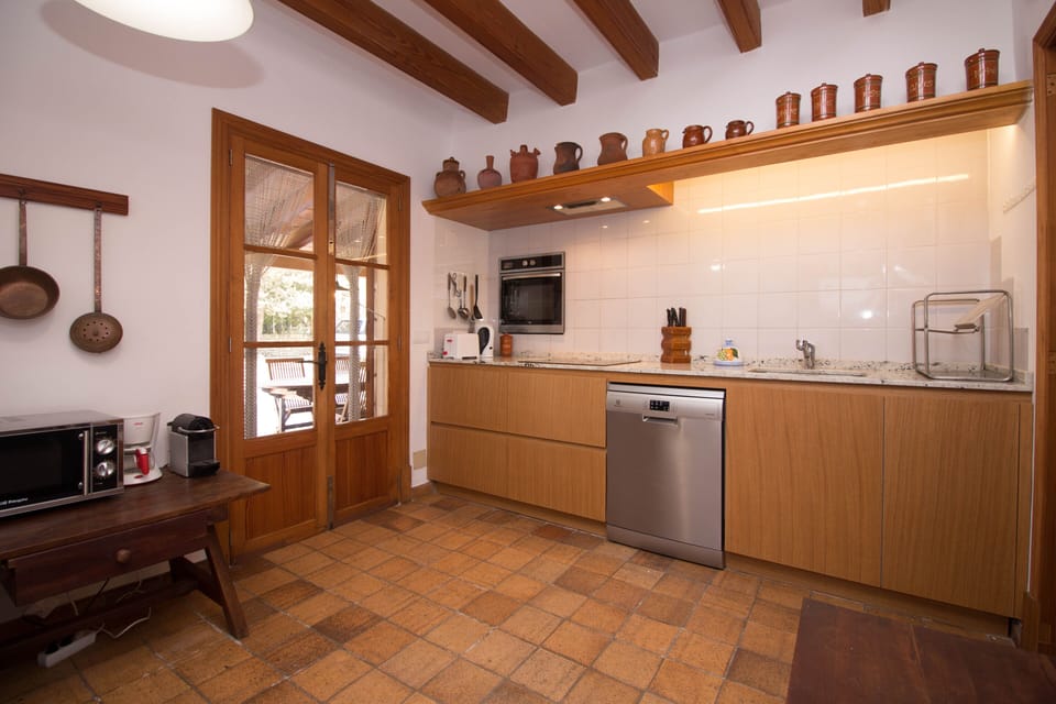 KITCHEN WITH FRIDGE, VITRO, OVEN, Microwave, 2 Coffe makers AND DISWASHER