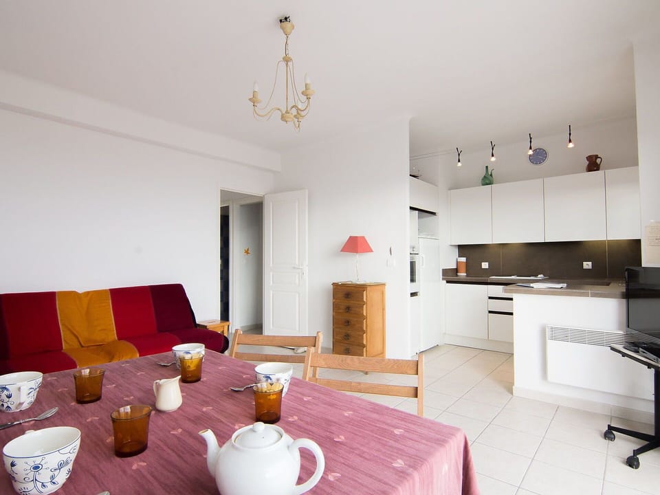 Room, Furniture, Property, Interior Design, Building, Living Room, Table, House, Yellow, Floor