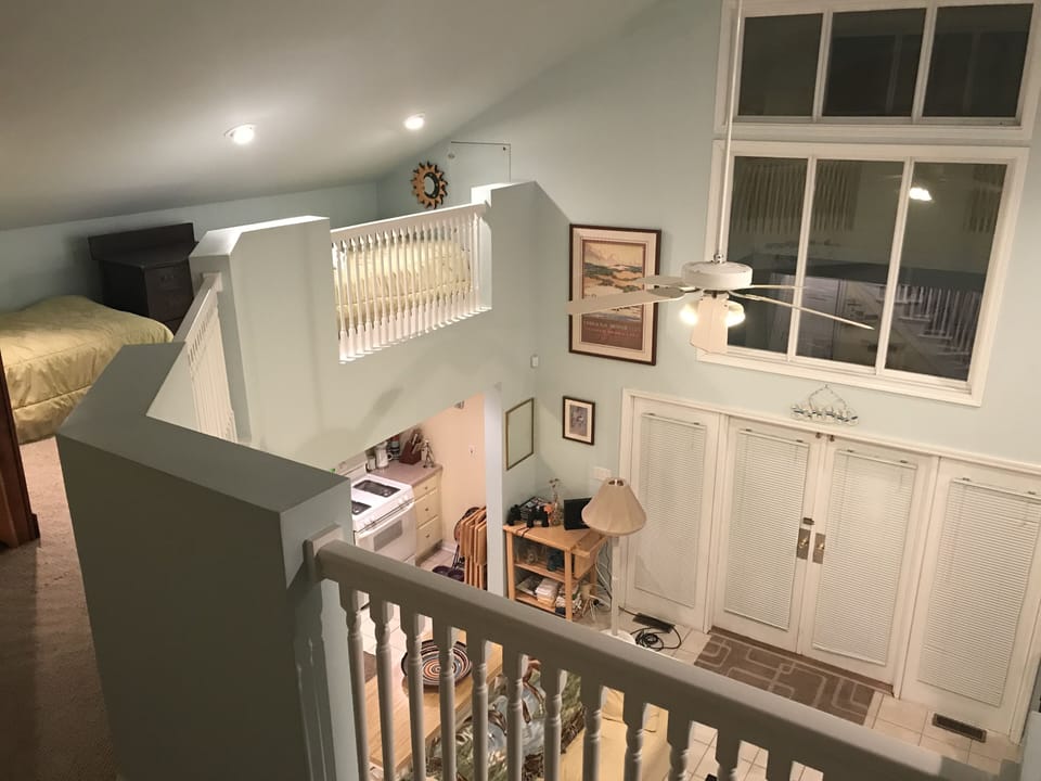 Loft with 2 twin beds.