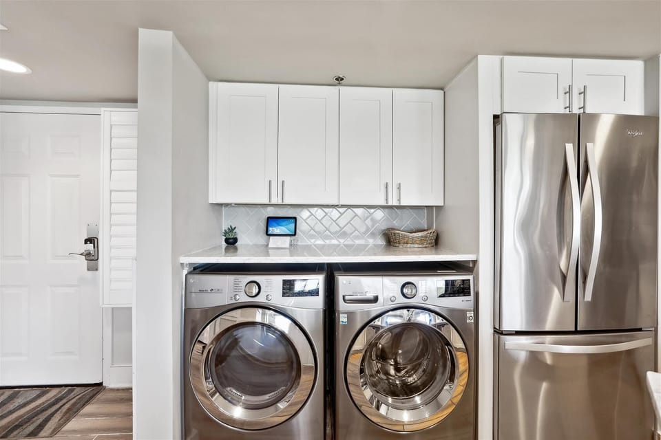 Washer and Dryer at 2418 Villamare