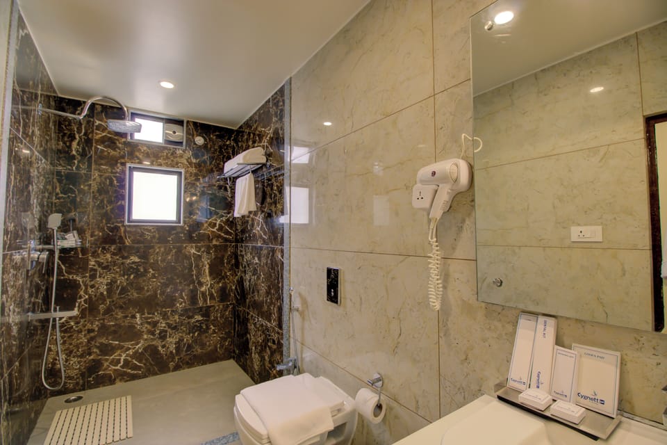 Shower, towels