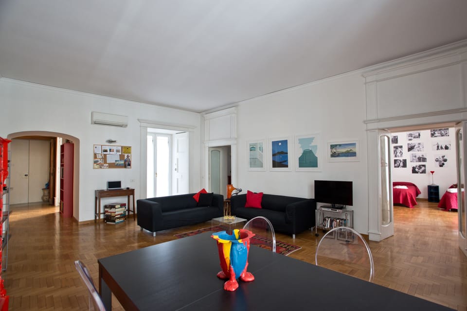 Typical Neapolitan apartment renovated by an architect