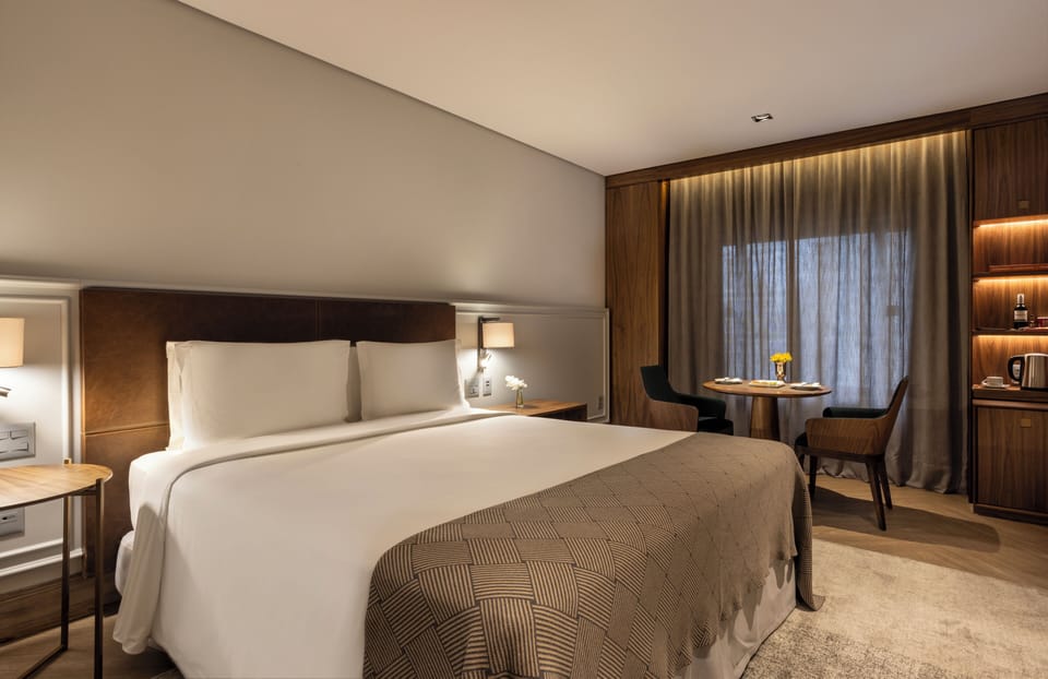 Executive Apartment, 1 King Bed | Egyptian cotton sheets, premium bedding, pillowtop beds, minibar