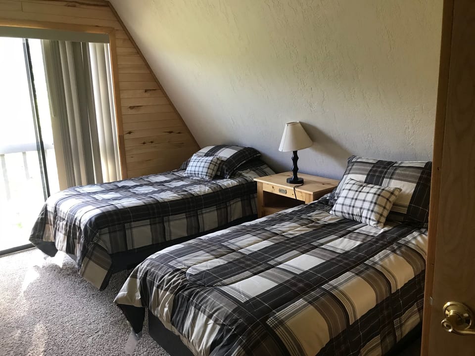 Upstairs Bedroom 2