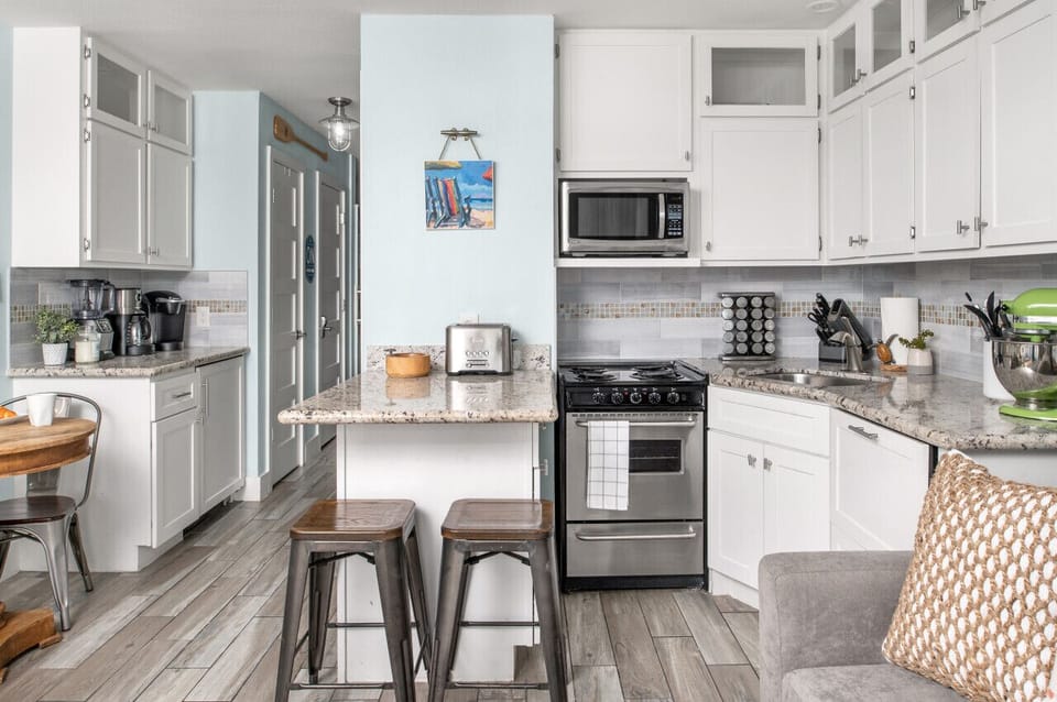Fully equipped kitchen for easy family meals near the beach.