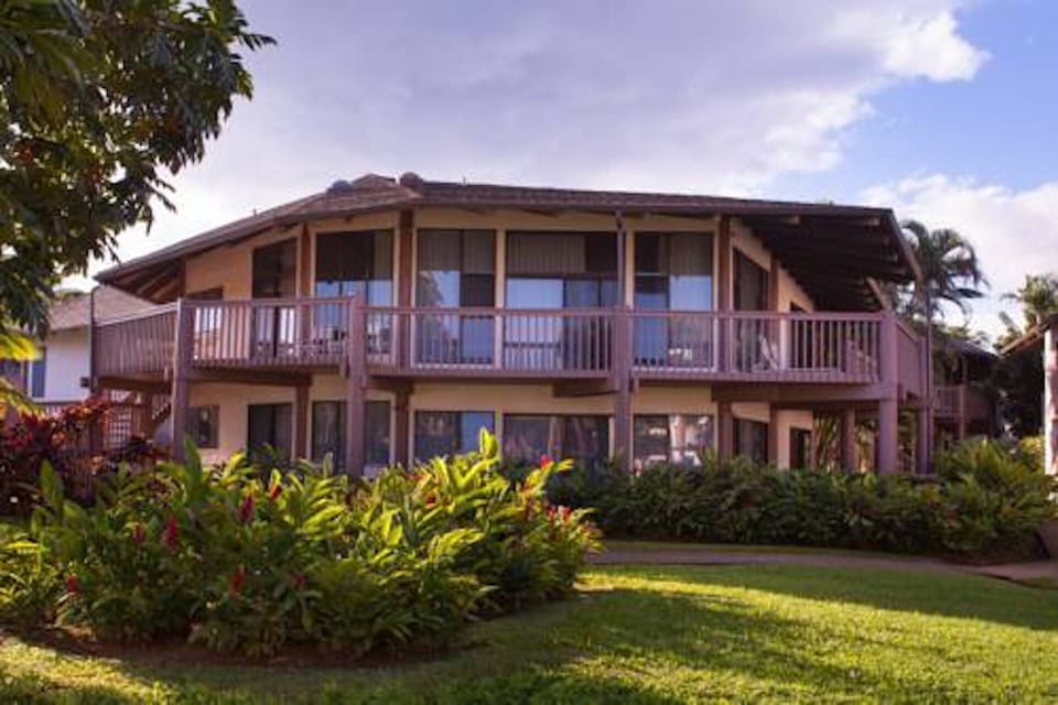 Lots of Glass to let in Hawaiian sunlight