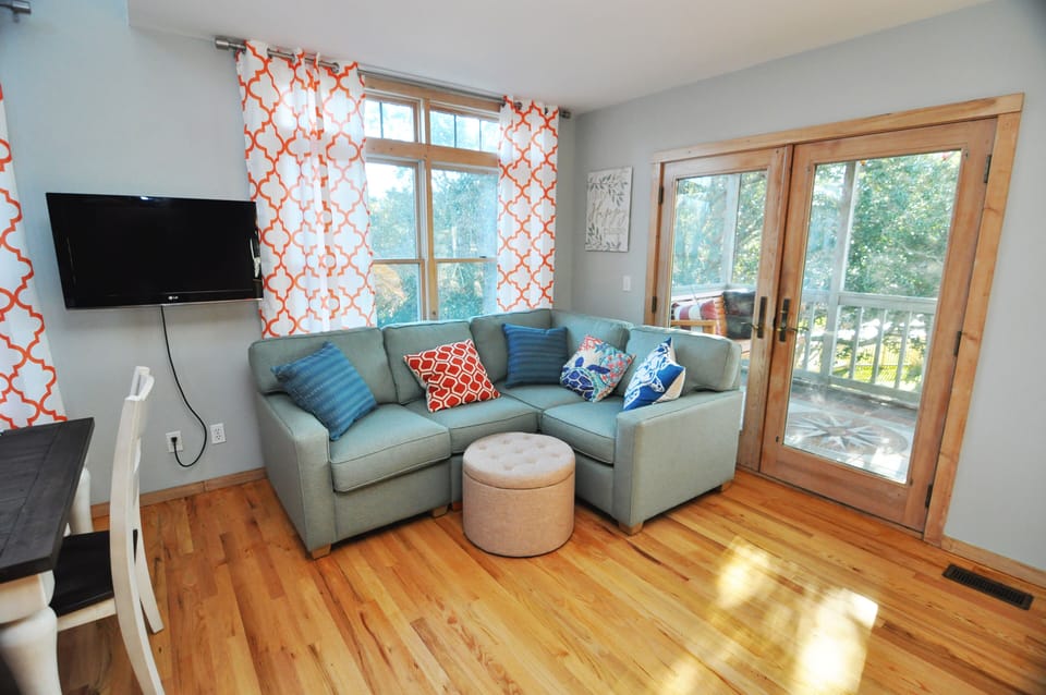 Living Area with TV and Screened Porch Access, First Floor