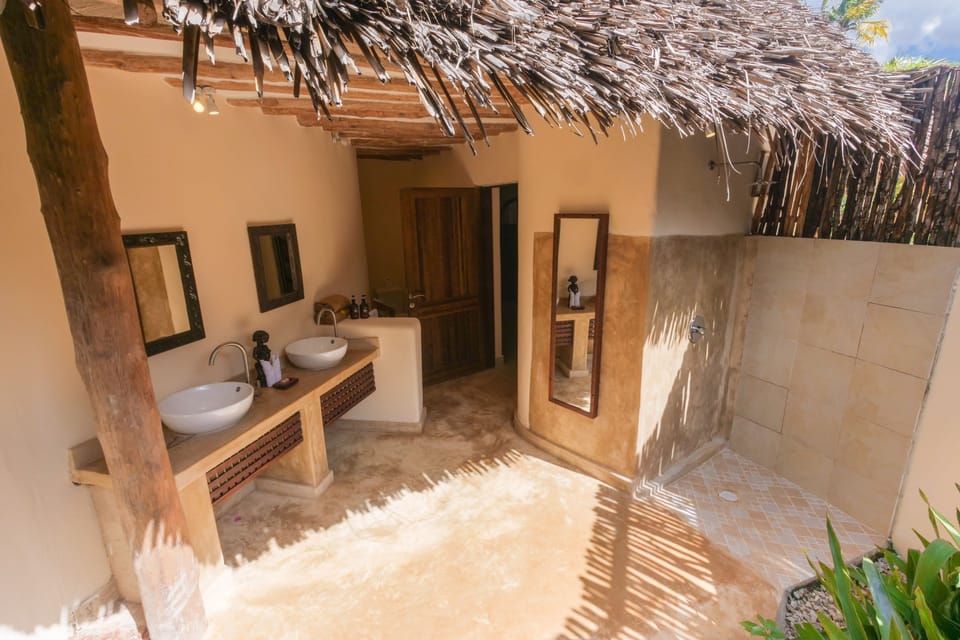 Villa with Beach Front | Bathroom shower