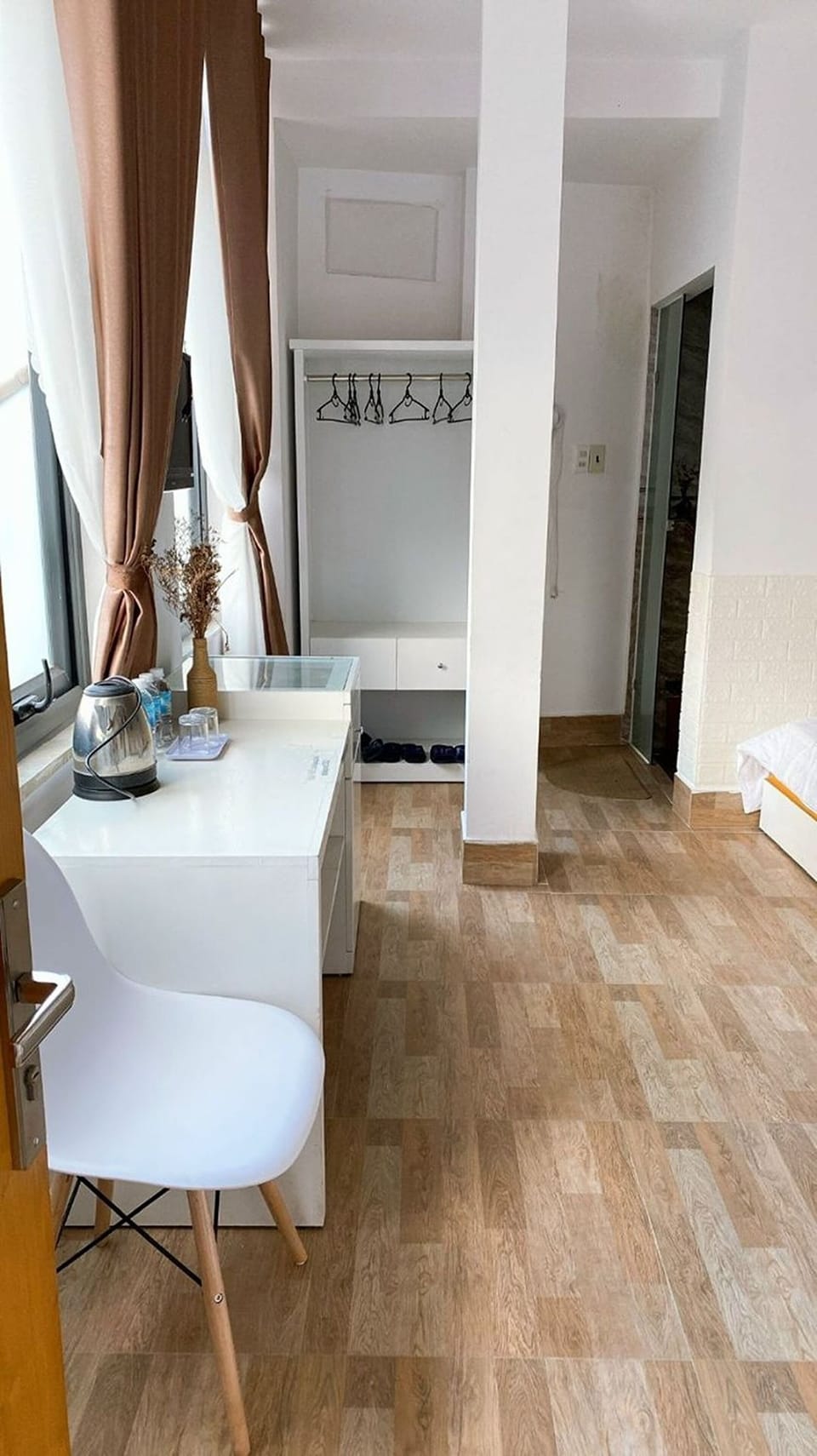 Minibar, desk, free WiFi, bed sheets