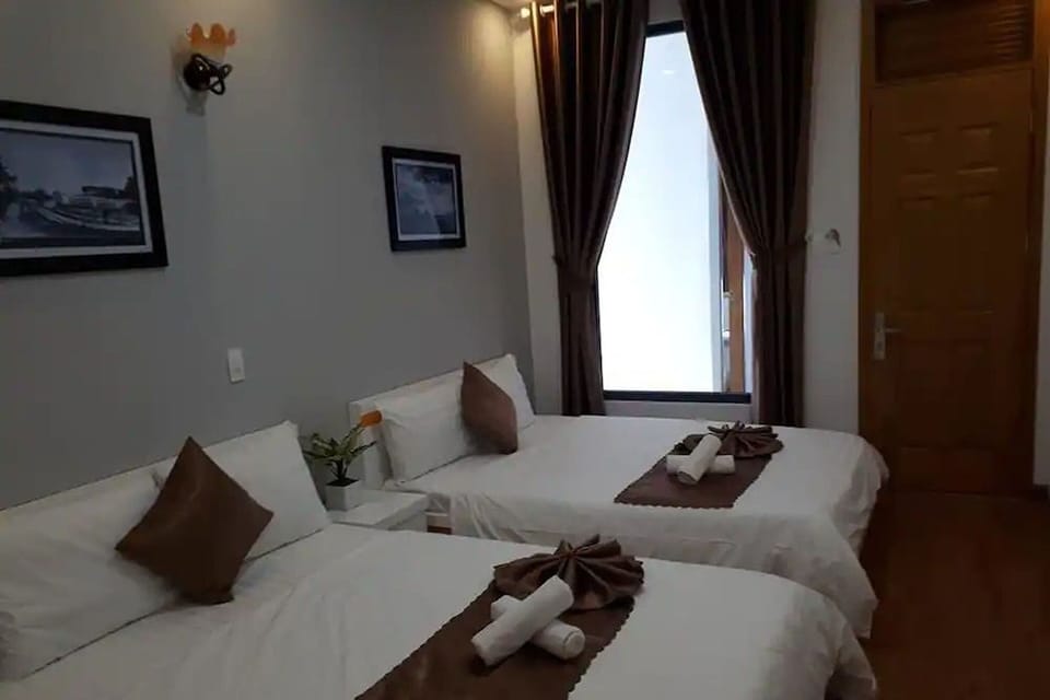 Family Room | Minibar, desk, free WiFi, bed sheets