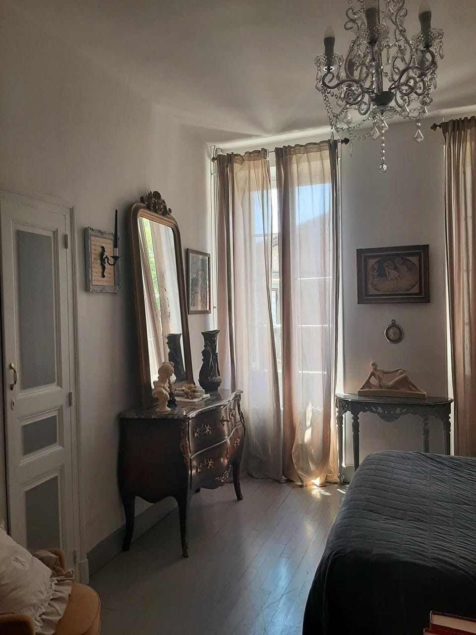 Standard Double Room | Minibar, individually decorated, desk, iron/ironing board