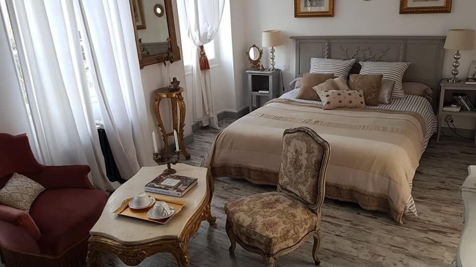 Superior Double Room | Minibar, individually decorated, desk, iron/ironing board
