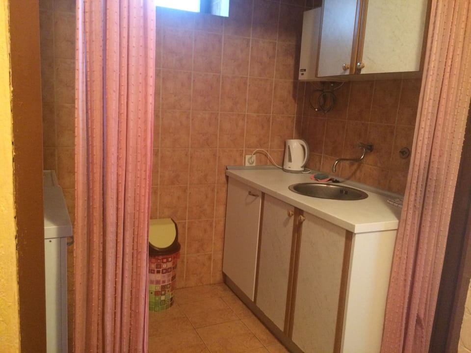 Economy Quadruple Room, Multiple Beds, Non Smoking, Garden View | Room amenity