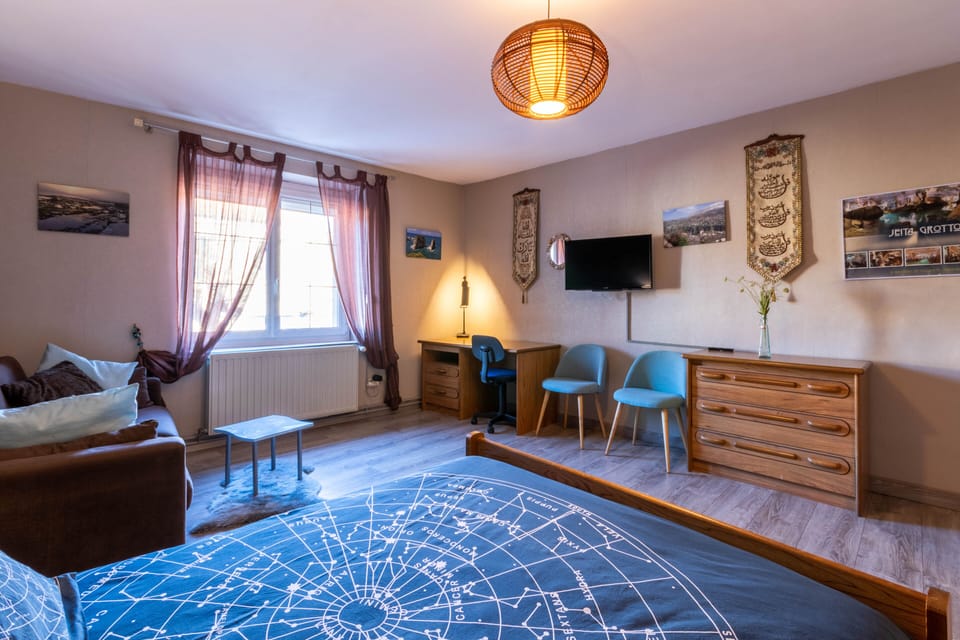 Basic Double Room (Bleu) | Blackout drapes, WiFi (free), individually decorated