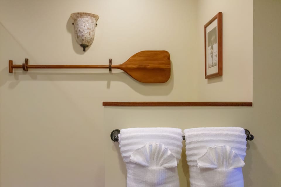 Attention to detail begins with thoughtfully arranged towels and a warm island welcome