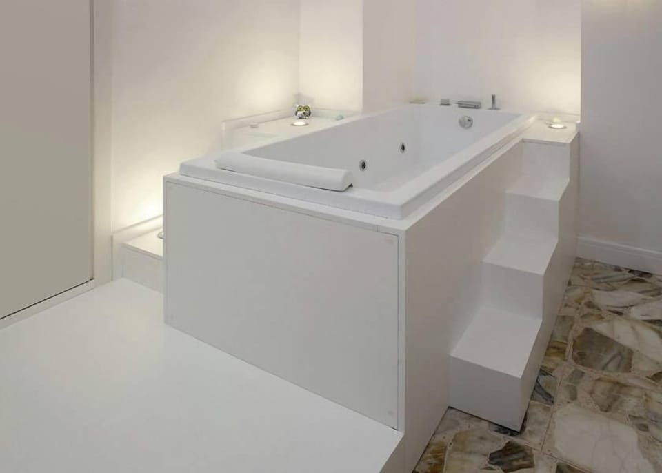 Deluxe Suite, Jetted Tub (Nervi) | Jetted tub
