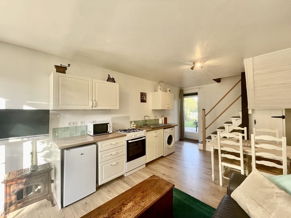 Comfort Cottage, Ensuite | Shared kitchen | Highchair
