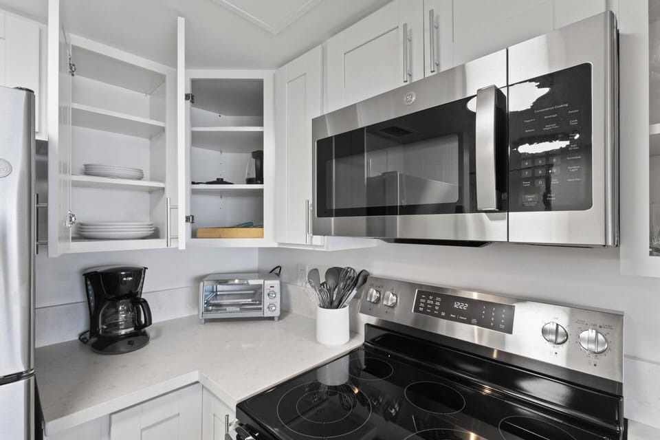 Kitchen - New kitchen ware including plates, cutlery, coffee maker, toaster oven and full-sized stainless steel appliances!
