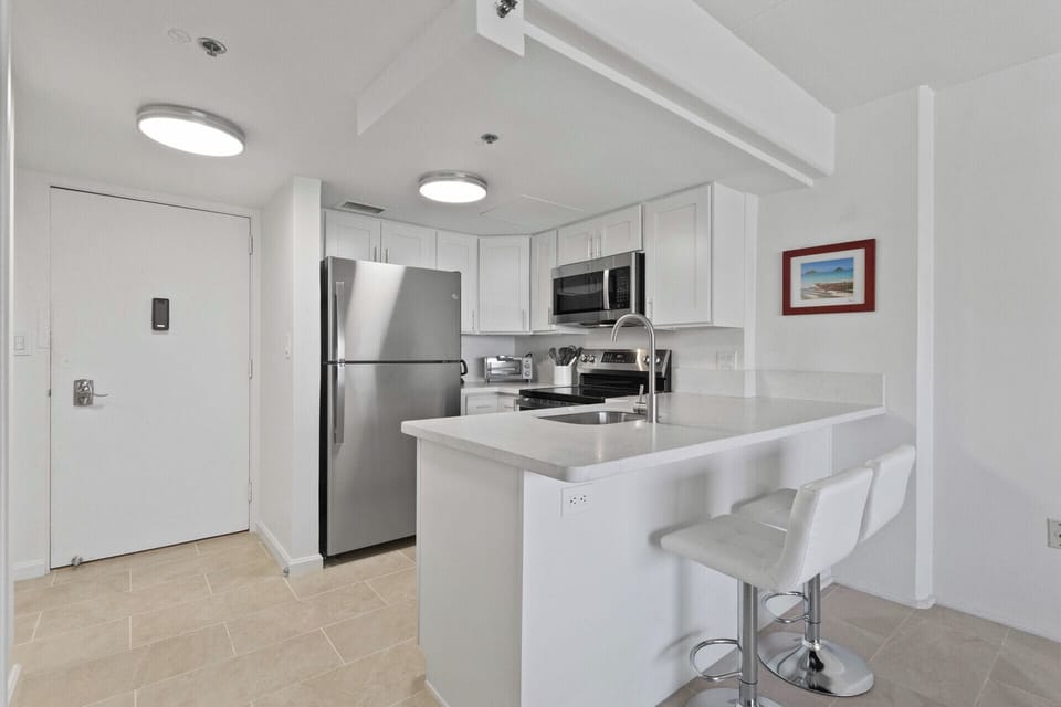 Kitchen - Fully-renovated and fully functional for all your cooking needs!