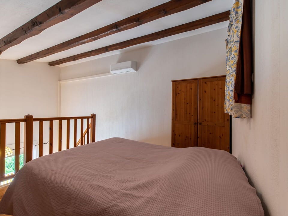 Property, Furniture, Building, Comfort, Wood, Interior Design, Architecture, Bed, House, Wood Stain