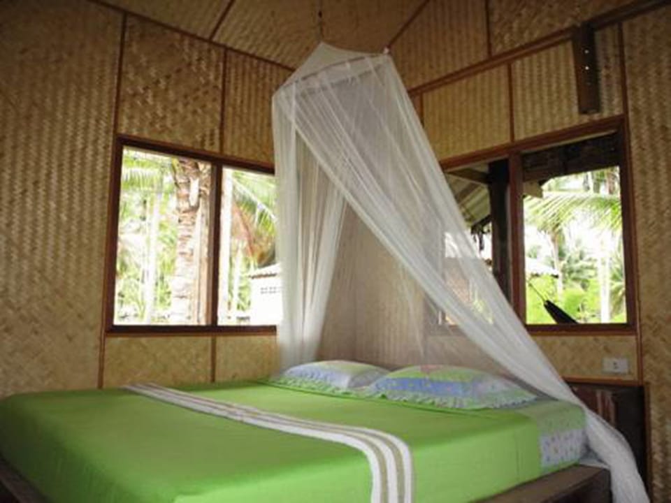 Standard Fan Bungalow with Hot water | Premium bedding, Select Comfort beds, rollaway beds, free WiFi