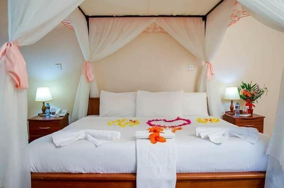 Superior Single Room, Non Smoking, Garden Area | Down comforters, memory foam beds, desk, laptop workspace