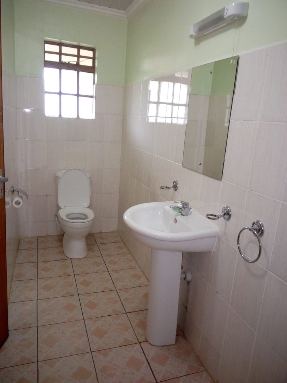 Shower, free toiletries, slippers, towels