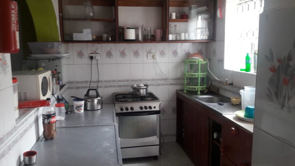 Apartment, 1 Bedroom | Shared kitchen facilities