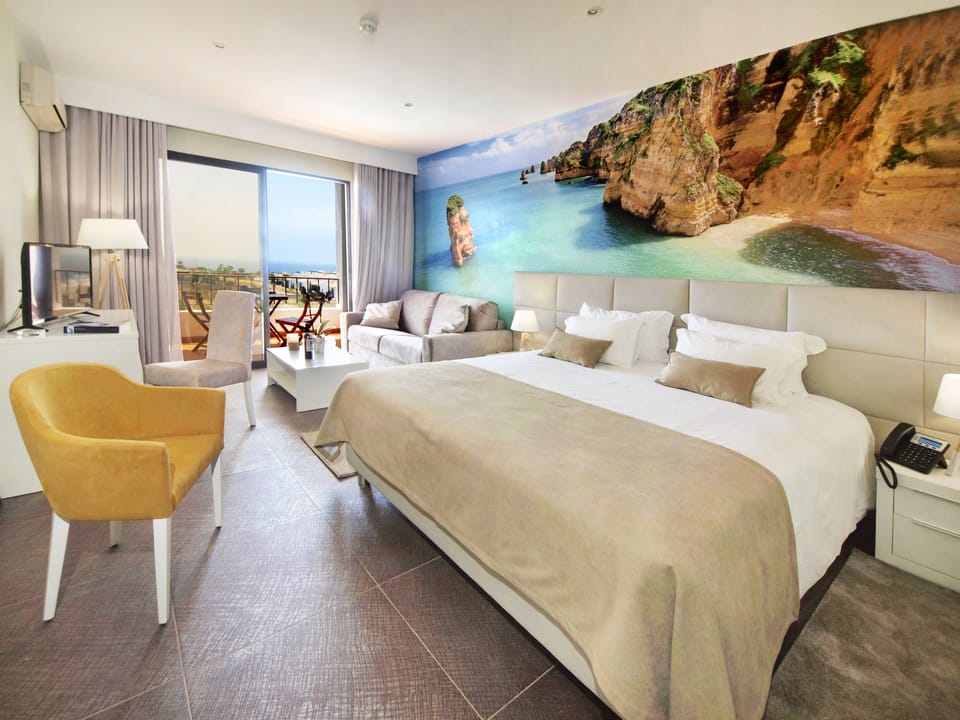 Premium bedding, pillowtop beds, minibar, in-room safe