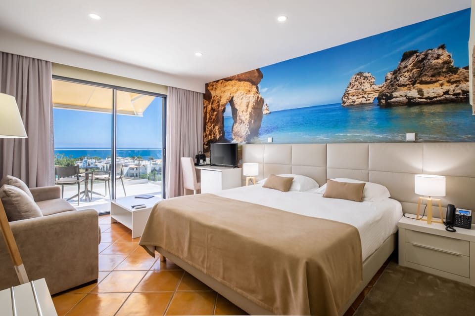 Signature Double Room, Hot Tub | Premium bedding, pillowtop beds, minibar, in-room safe