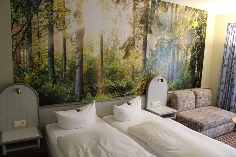 Standard Triple Room | Pillowtop beds, in-room safe, desk, laptop workspace