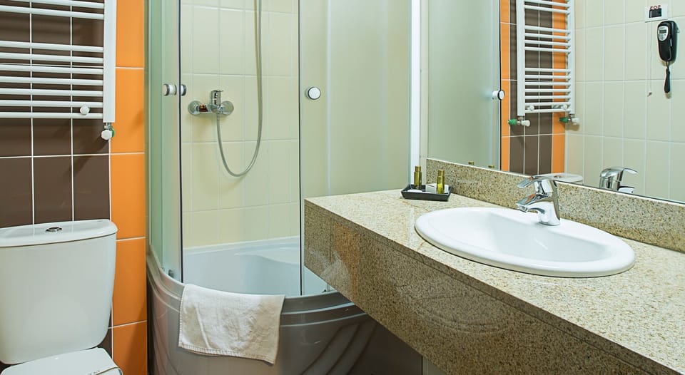 Shower, deep soaking tub, free toiletries, hair dryer