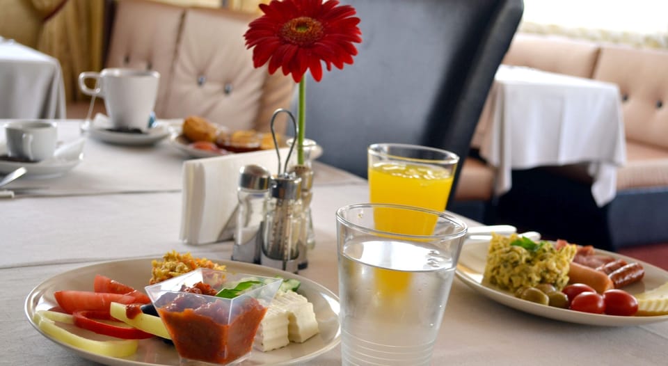 Daily buffet breakfast for a fee