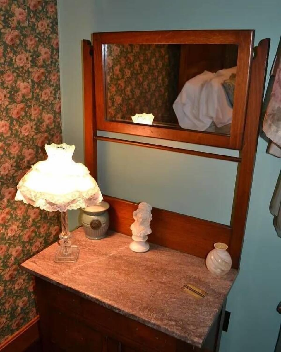 Kaskaskia Room | Free WiFi, bed sheets