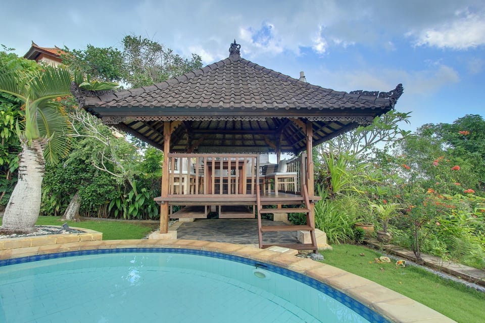 Senyum, Traditional 4 Bedroom Cliff View