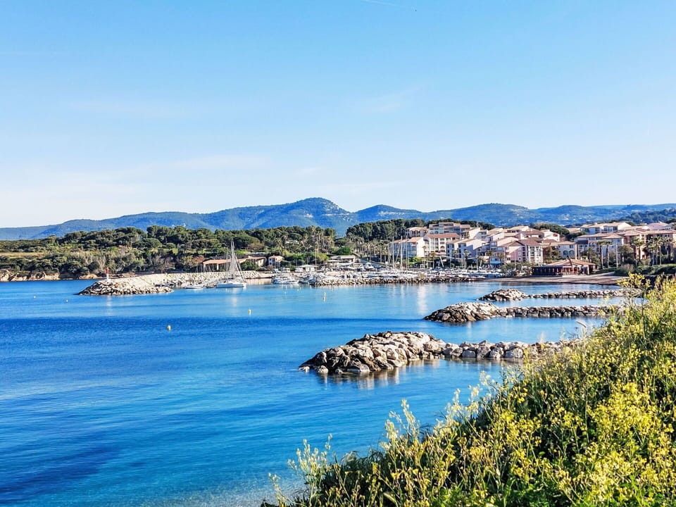 Sky, Blue, Water, Body Of Water, Coast, Horizon, Coastal And Oceanic Landforms, Waterway, Summer, Sea