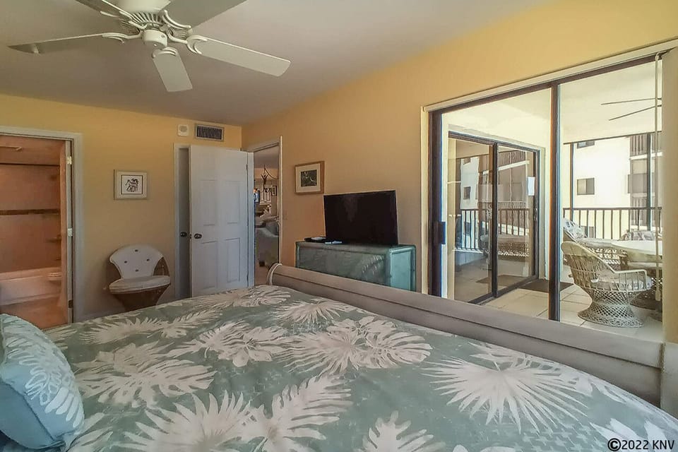 Master Bedroom has its own private lanai access
