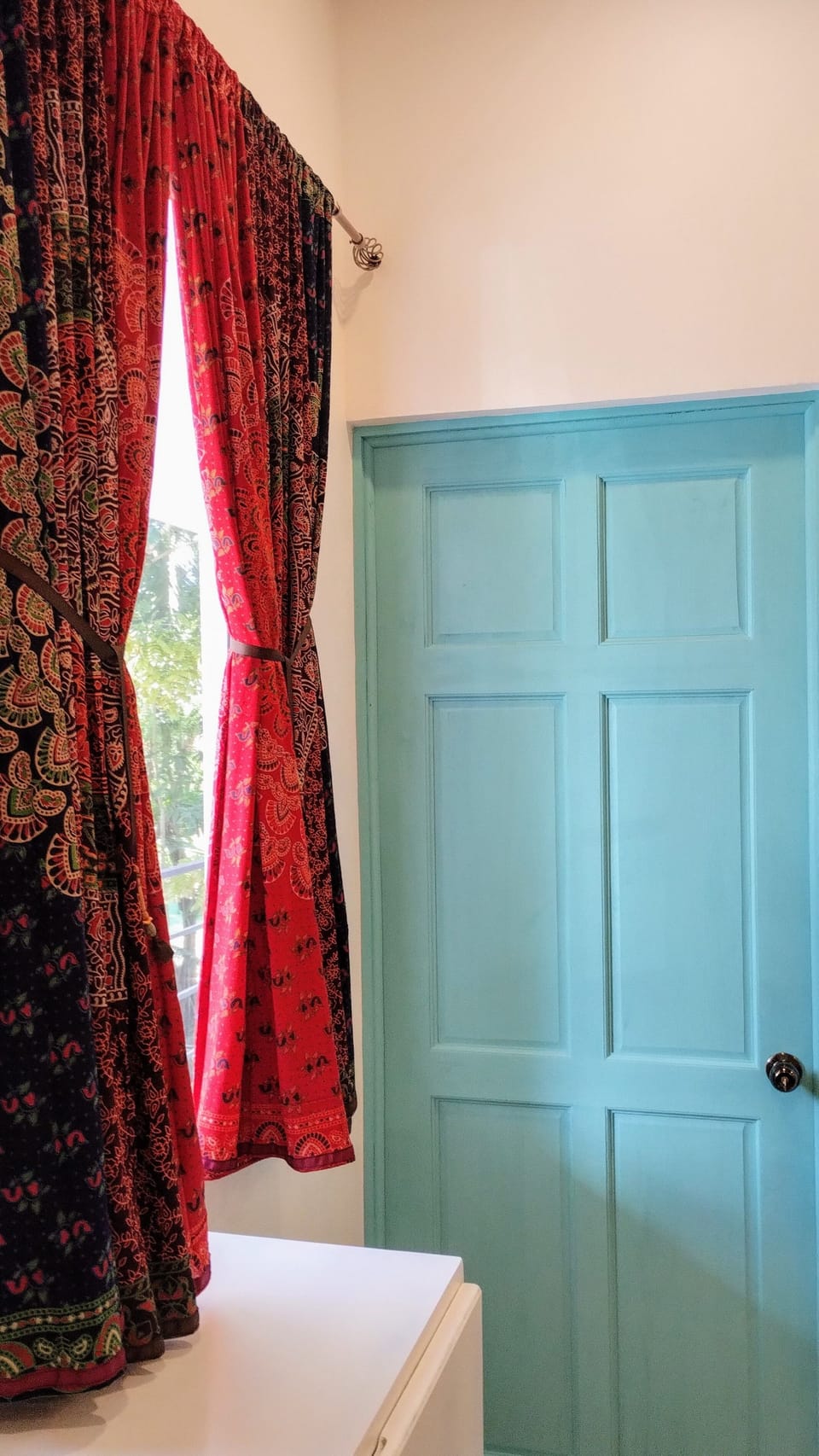 Comfort Room with 2 Single Beds Ensuite A/C | Hypo-allergenic bedding available, WiFi (free), bed sheets