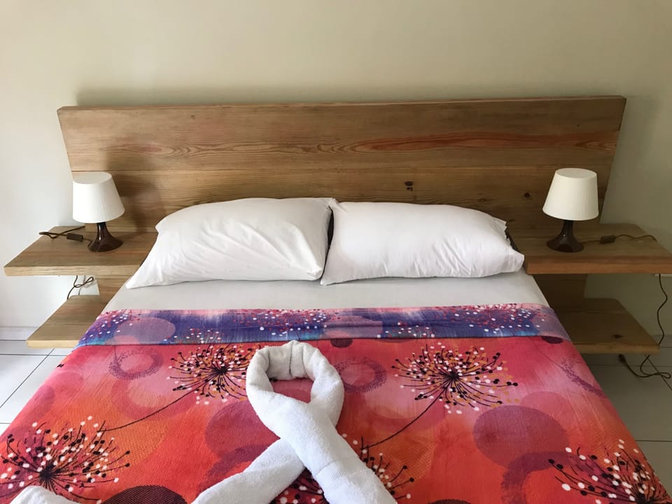 Standard Double Room, 1 Queen Bed, Non Smoking, Pool View | Bed sheets