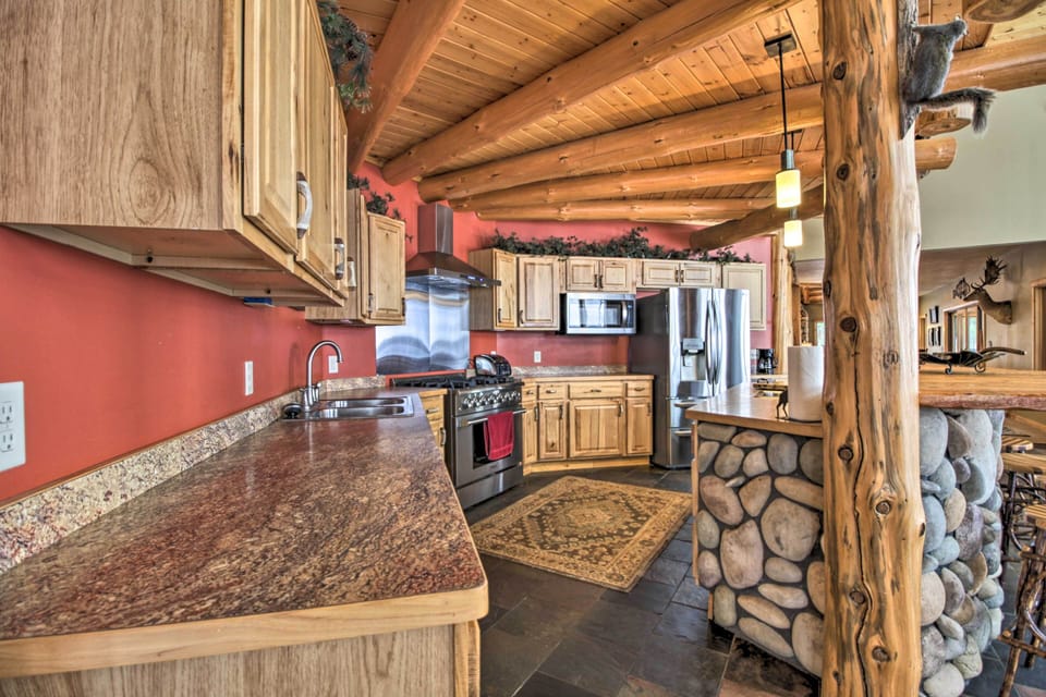 Fully Equipped Kitchen | Main Level