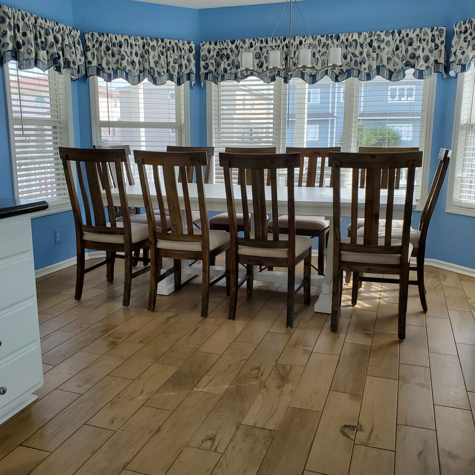 Dining Area Seats 10