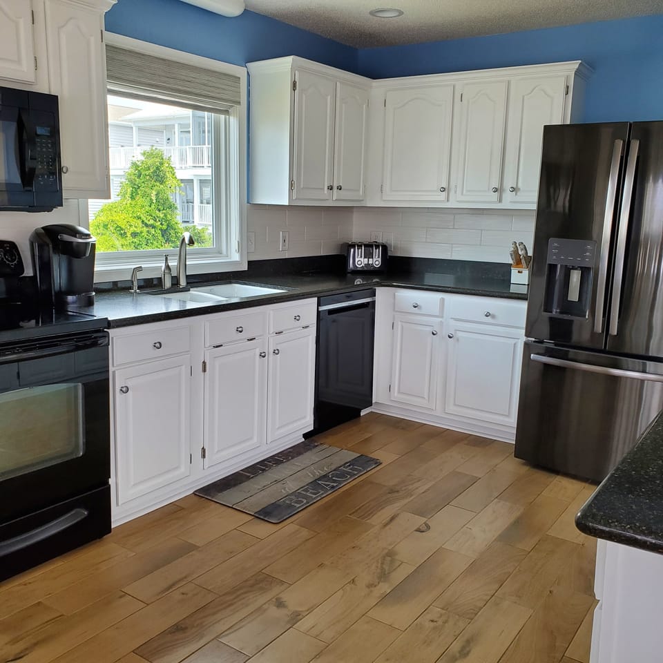 Refrigerator and dishwasher recently replaced.