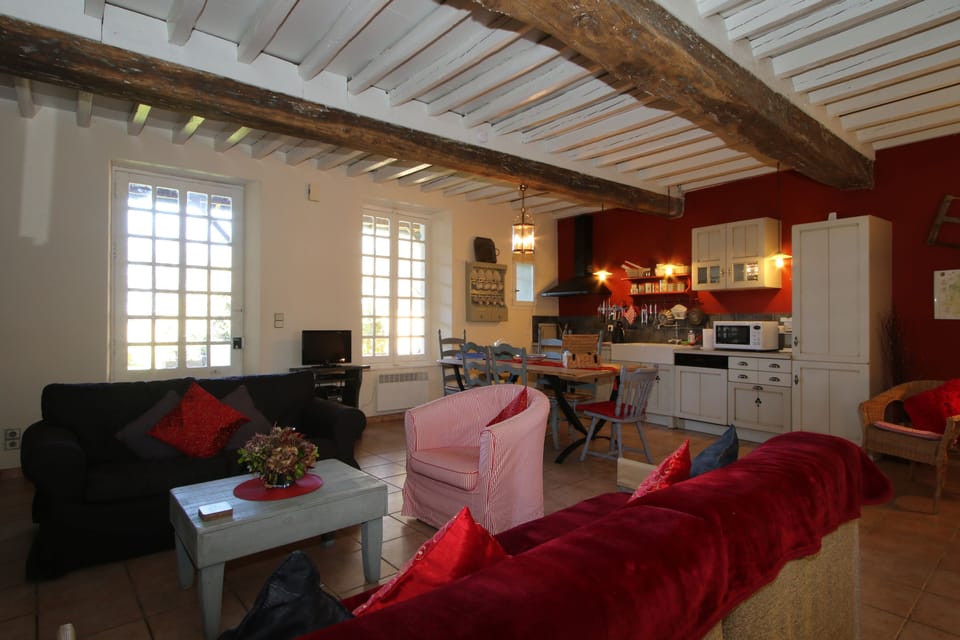 Les Tabacs living area