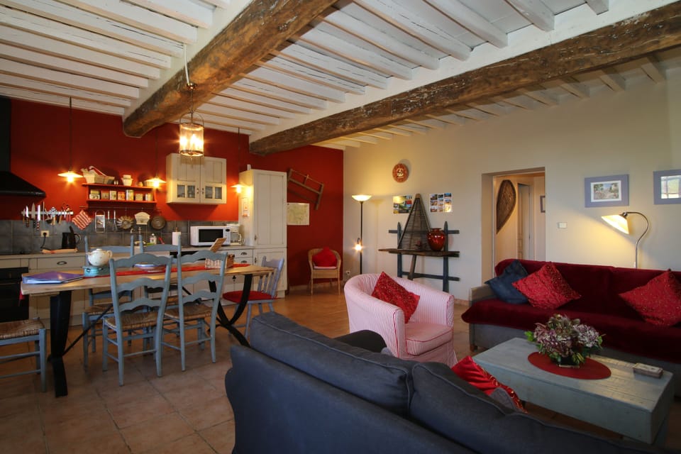 Les Tabacs living area