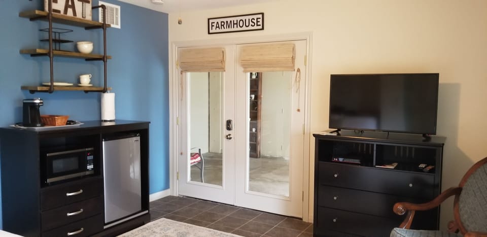 Private entrance for downstairs bedroom.  TV, Mini Frig and Microwave.